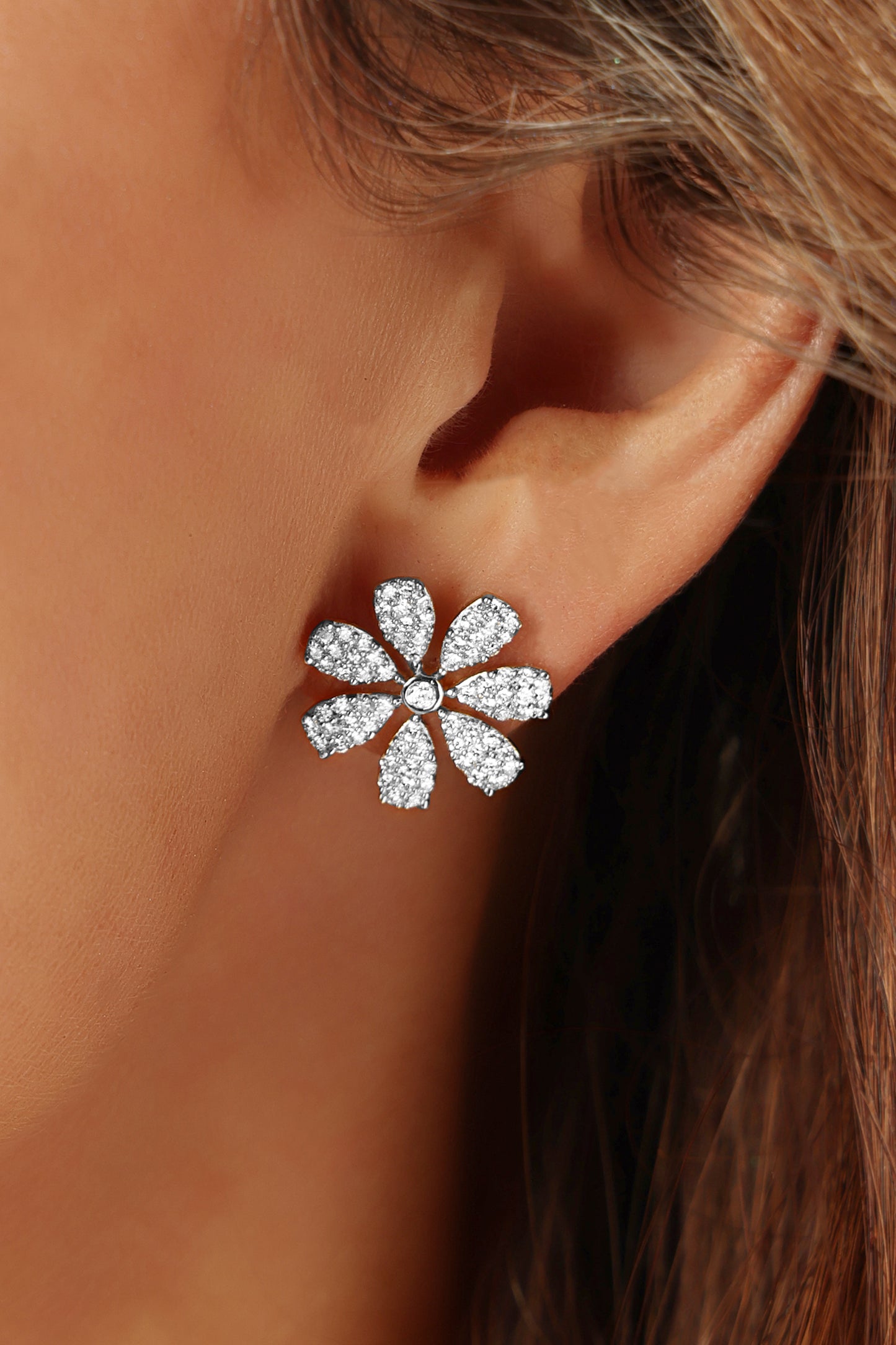 14k White Gold Diamond Daisy Earrings